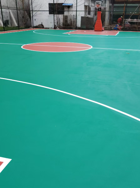 滨海 球场长期使用易出现地面开裂